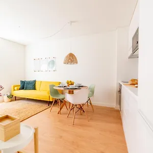Monsanto Hill House - No. 565 R/c E Lisboa