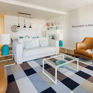Chiado Square Apartments | Lisbon Best Apartments דירה